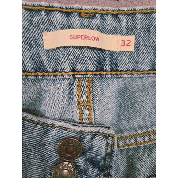 NWT Levi's Superlow Loose Distress Knees Women Jeans 32×32 - Picture 6 of 8